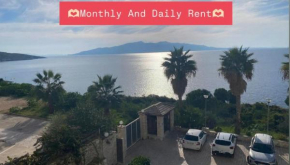Seaview White Apartment